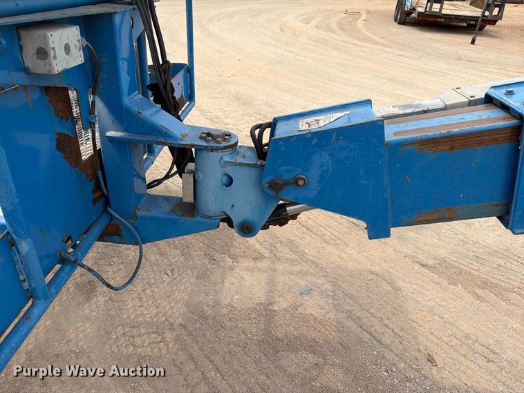 image for item FI0368 2007 Genie S-40 boom lift