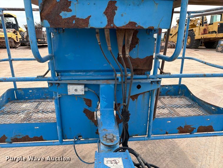 image for item FI0368 2007 Genie S-40 boom lift