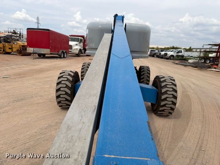 image for item FI0368 2007 Genie S-40 boom lift