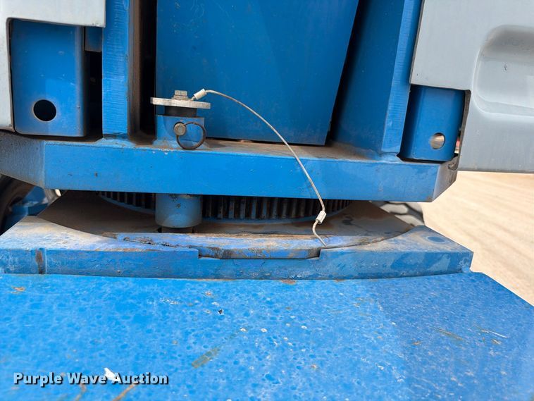 image for item FI0368 2007 Genie S-40 boom lift