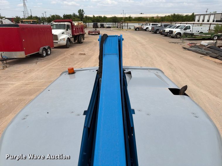 image for item FI0368 2007 Genie S-40 boom lift