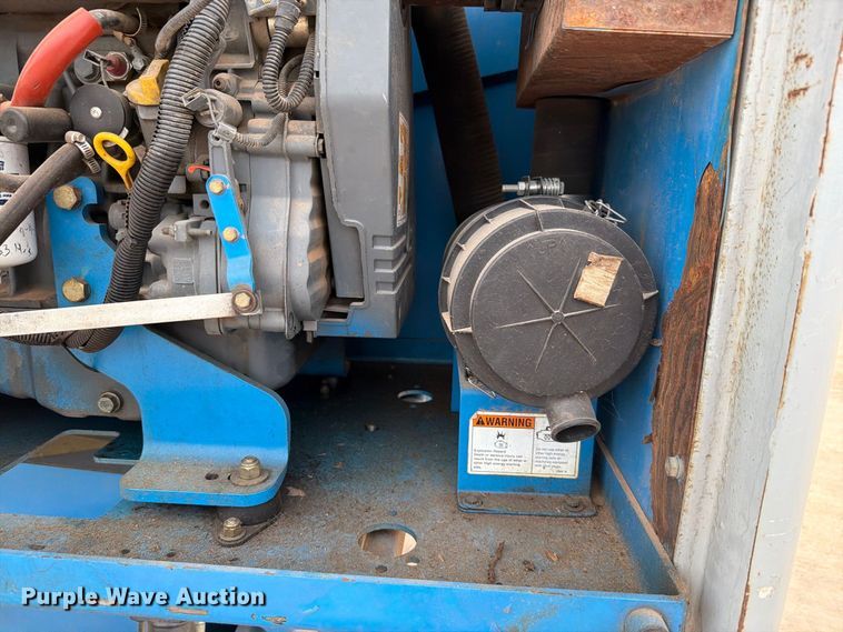 image for item FI0368 2007 Genie S-40 boom lift