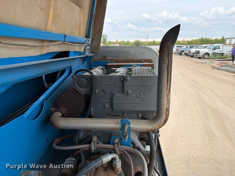 image for item FI0368 2007 Genie S-40 boom lift