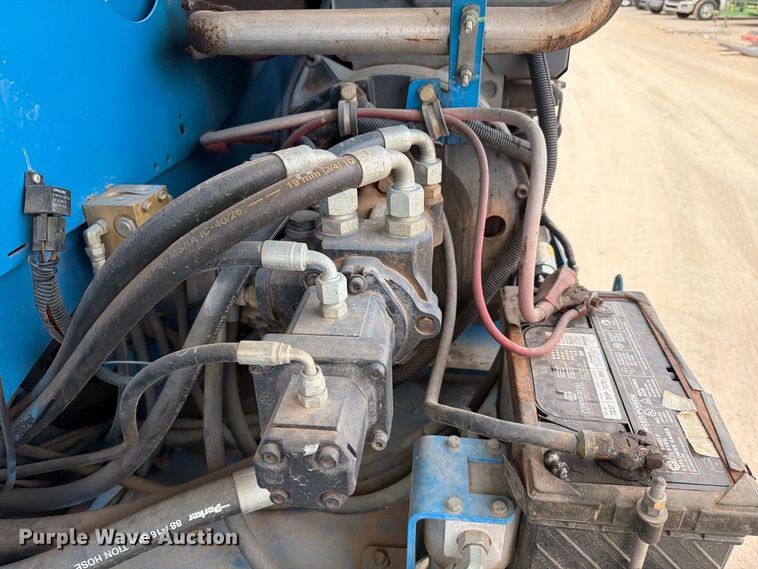 image for item FI0368 2007 Genie S-40 boom lift