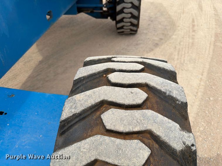 image for item FI0368 2007 Genie S-40 boom lift