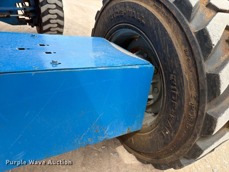 image for item FI0368 2007 Genie S-40 boom lift