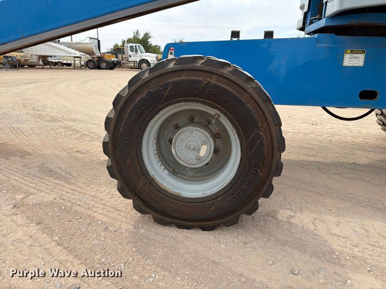 image for item FI0368 2007 Genie S-40 boom lift