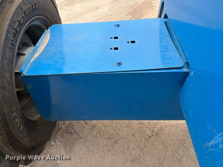image for item FI0368 2007 Genie S-40 boom lift