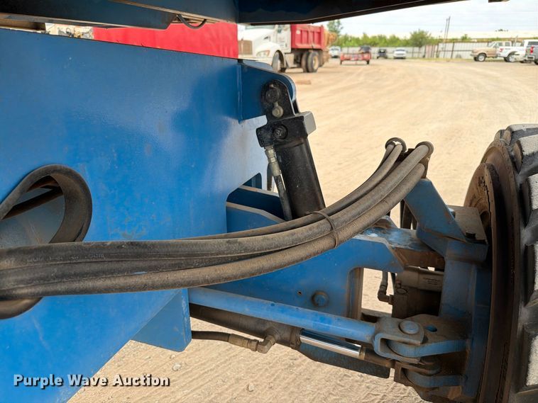 image for item FI0368 2007 Genie S-40 boom lift