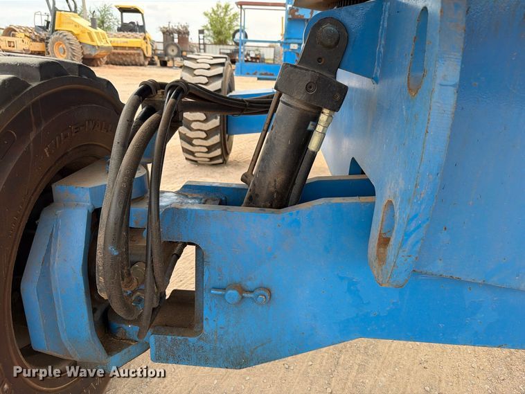 image for item FI0368 2007 Genie S-40 boom lift