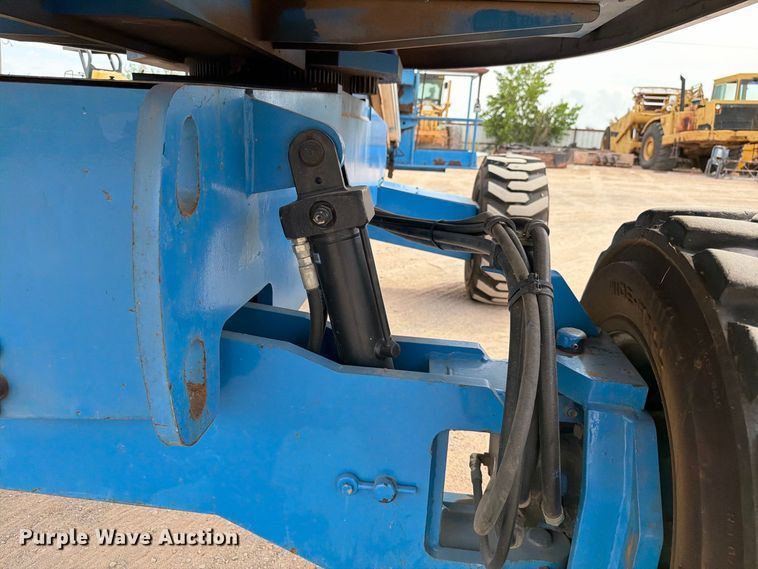 image for item FI0368 2007 Genie S-40 boom lift