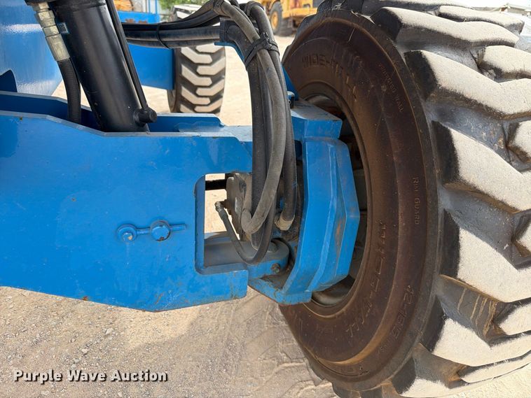 image for item FI0368 2007 Genie S-40 boom lift