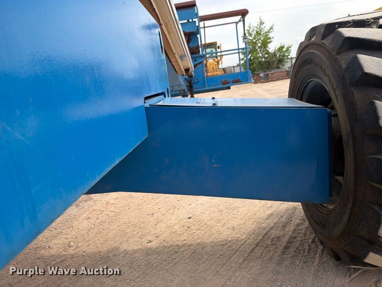 image for item FI0368 2007 Genie S-40 boom lift