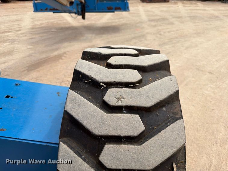 image for item FI0368 2007 Genie S-40 boom lift