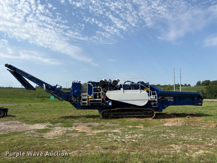 image for item FK3275 2018 Peterson 5710D horizontal grinder