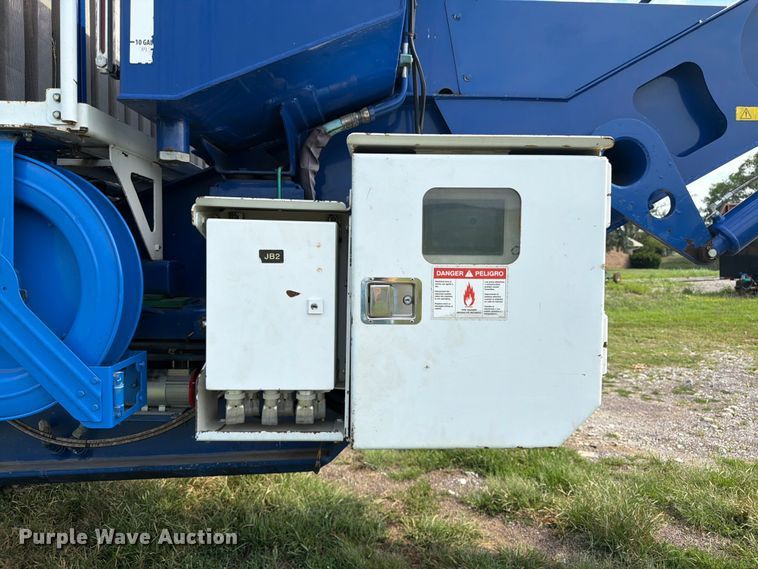 image for item FK3275 2018 Peterson 5710D horizontal grinder
