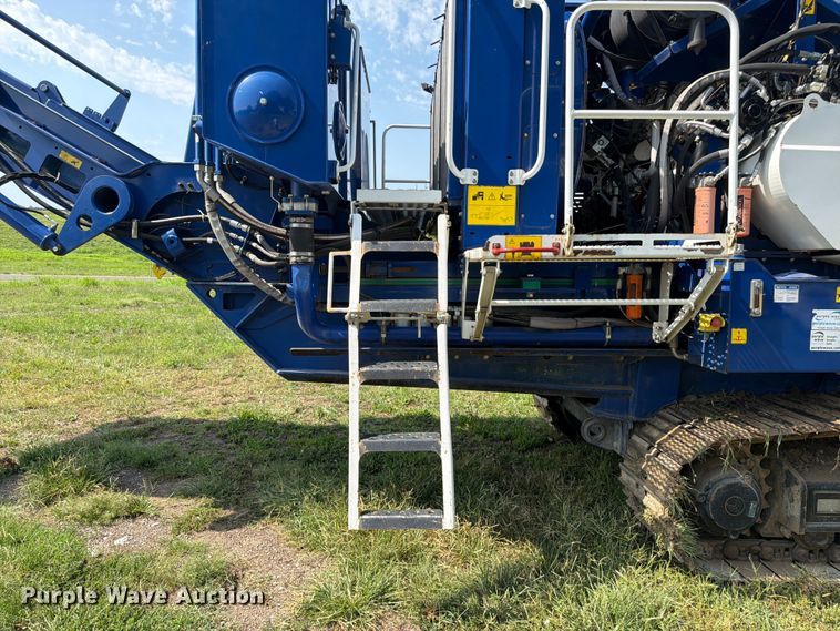 image for item FK3275 2018 Peterson 5710D horizontal grinder