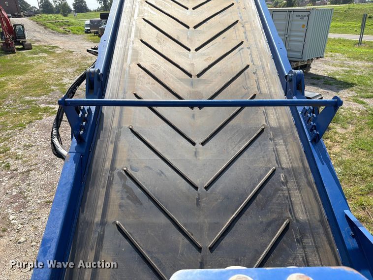 image for item FK3275 2018 Peterson 5710D horizontal grinder