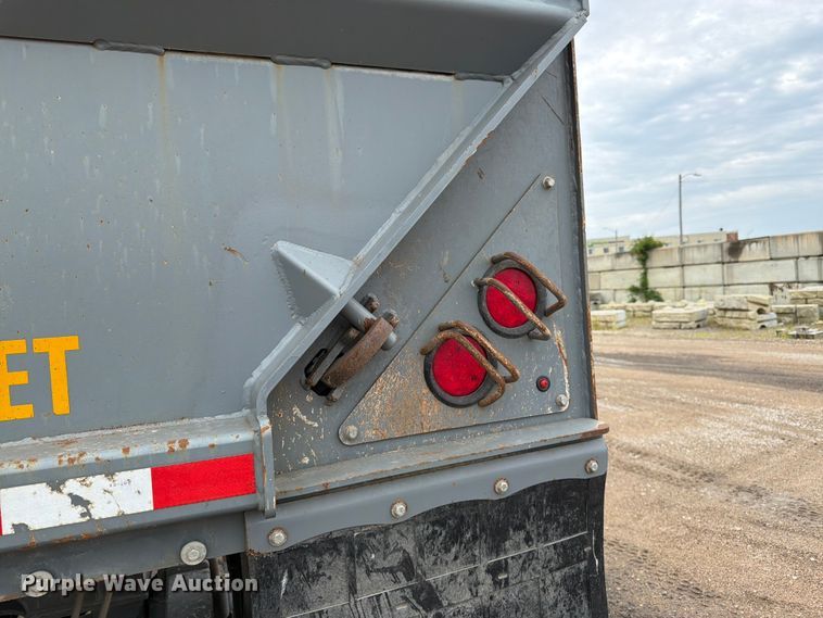 image for item FK3342 2017 Load King RH 3226 end dump trailer