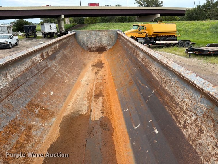 image for item FK3342 2017 Load King RH 3226 end dump trailer
