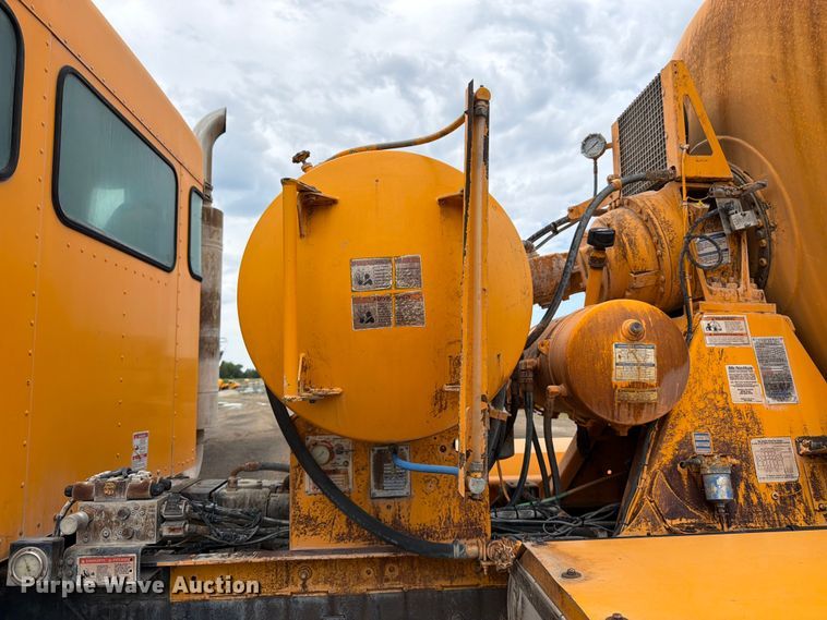 image for item FK3343 2007 Kenworth W900 ready mix truck