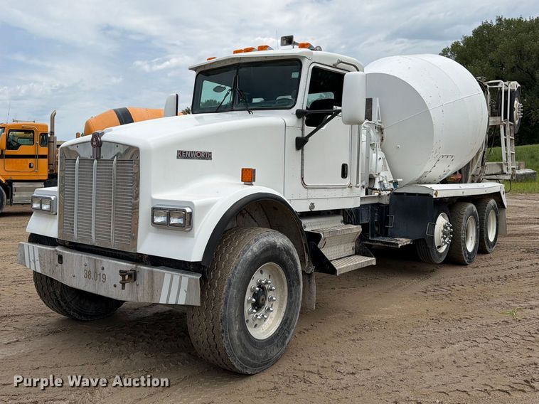 2003 Kenworth W900 ready mix truck