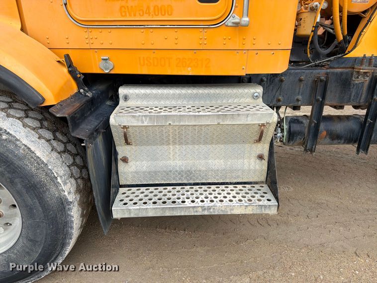 image for item FK3346 2006 Kenworth T800 ready mix truck