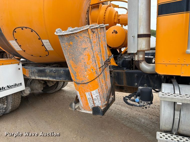 image for item FK3346 2006 Kenworth T800 ready mix truck