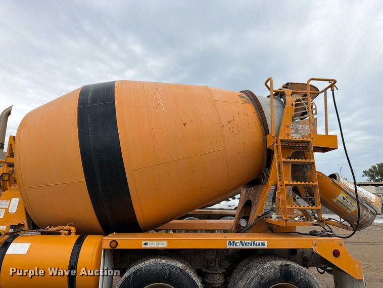 image for item FK3346 2006 Kenworth T800 ready mix truck