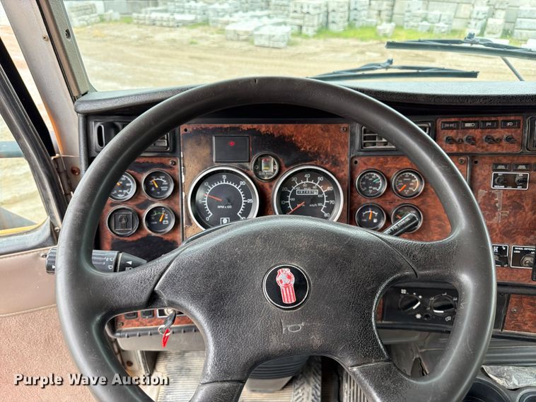 image for item FK3346 2006 Kenworth T800 ready mix truck