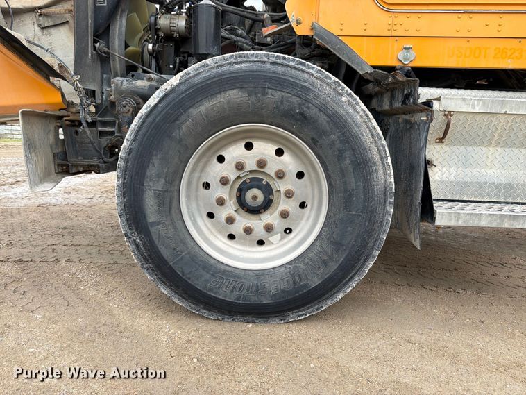 image for item FK3346 2006 Kenworth T800 ready mix truck