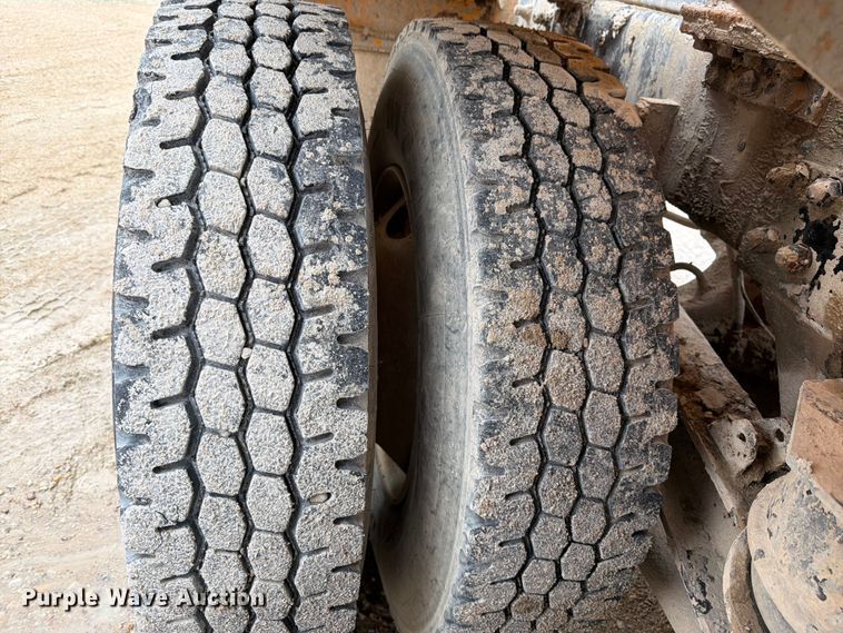 image for item FK3346 2006 Kenworth T800 ready mix truck