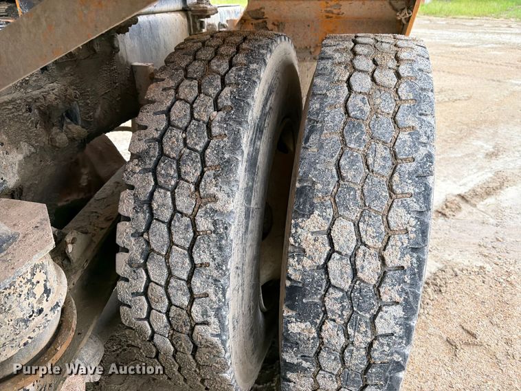 image for item FK3346 2006 Kenworth T800 ready mix truck