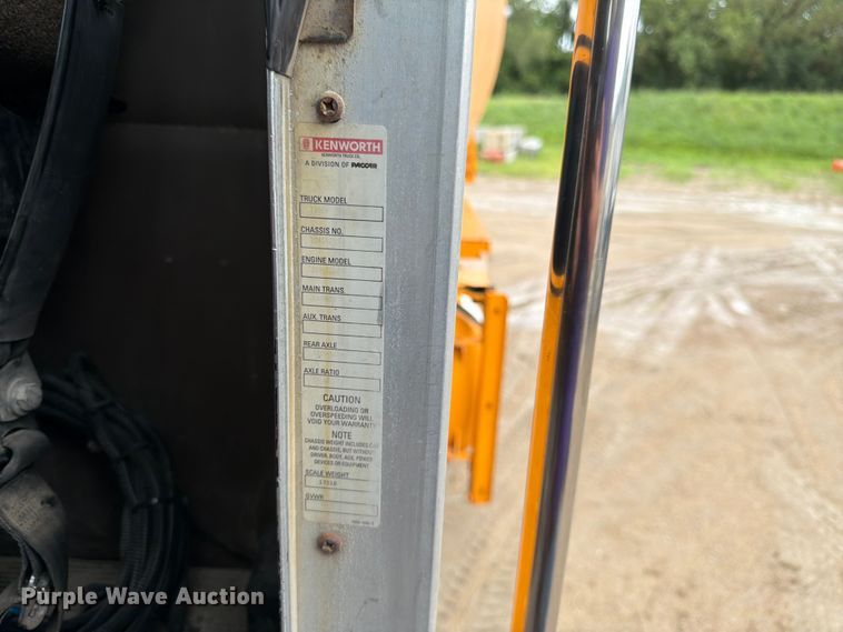 image for item FK3346 2006 Kenworth T800 ready mix truck