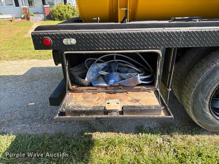 image for item FK3393 1994 Chevrolet Kodiak C5500 tank truck