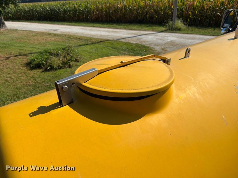 image for item FK3393 1994 Chevrolet Kodiak C5500 tank truck