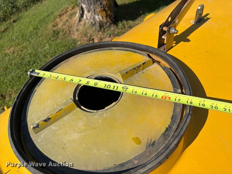 image for item FK3393 1994 Chevrolet Kodiak C5500 tank truck