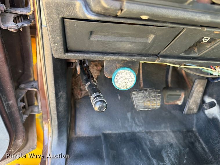 image for item FK3393 1994 Chevrolet Kodiak C5500 tank truck