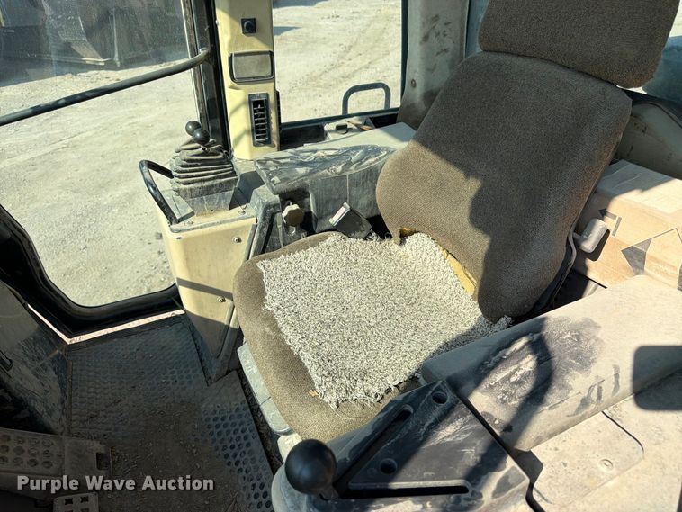 image for item FK3402 2001 Caterpillar 953C track loader