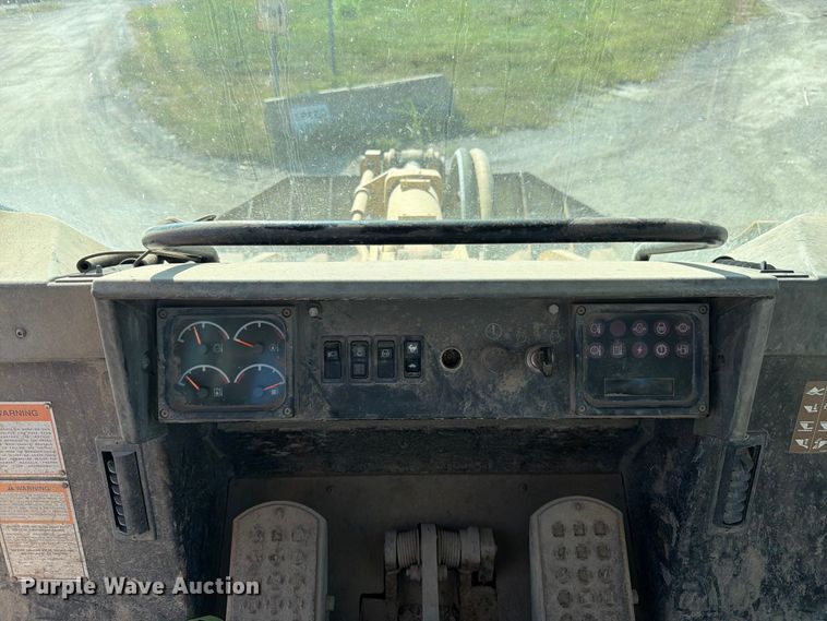 image for item FK3402 2001 Caterpillar 953C track loader