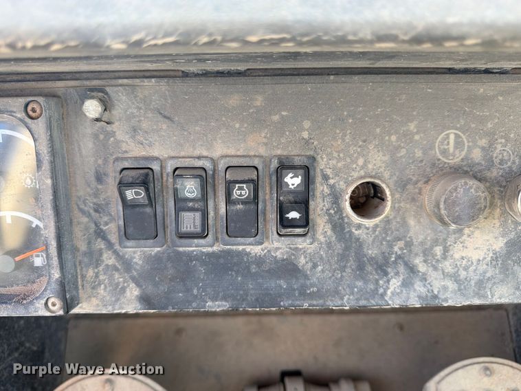 image for item FK3402 2001 Caterpillar 953C track loader