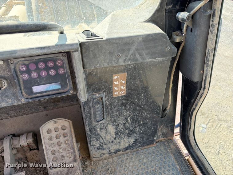 image for item FK3402 2001 Caterpillar 953C track loader