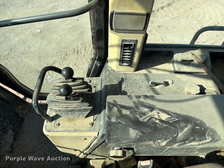 image for item FK3402 2001 Caterpillar 953C track loader