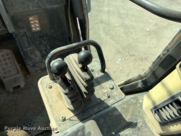image for item FK3402 2001 Caterpillar 953C track loader