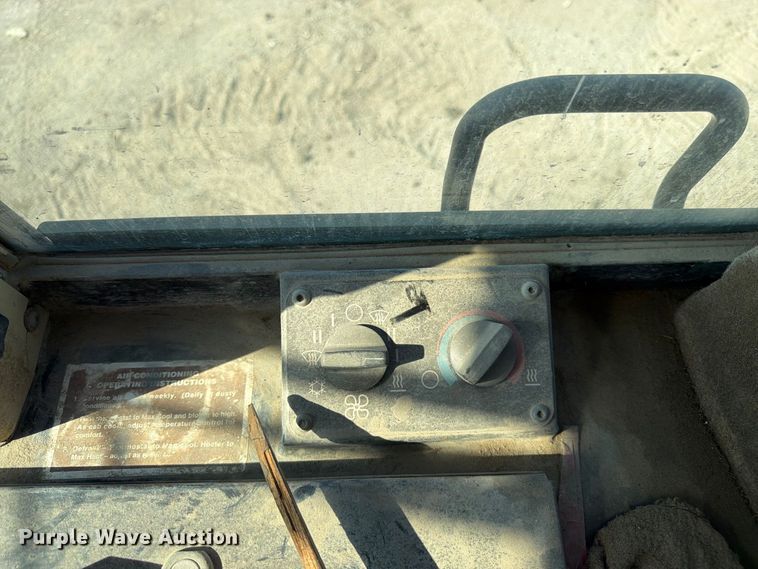 image for item FK3402 2001 Caterpillar 953C track loader