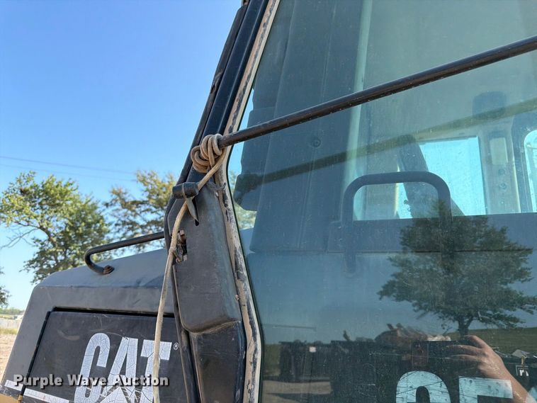 image for item FK3402 2001 Caterpillar 953C track loader
