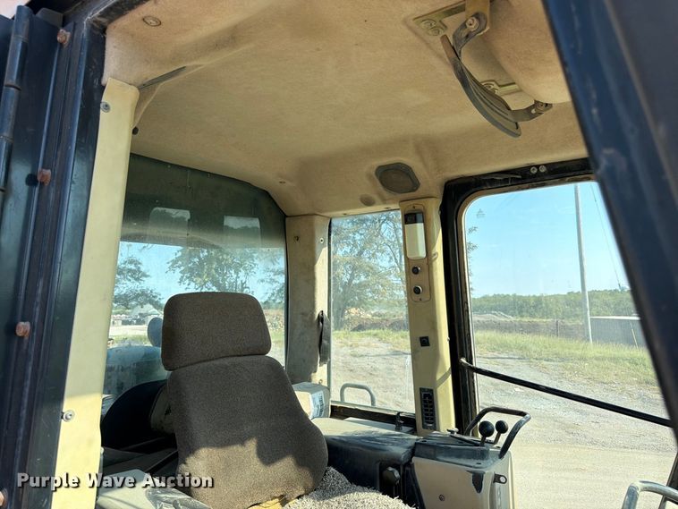 image for item FK3402 2001 Caterpillar 953C track loader