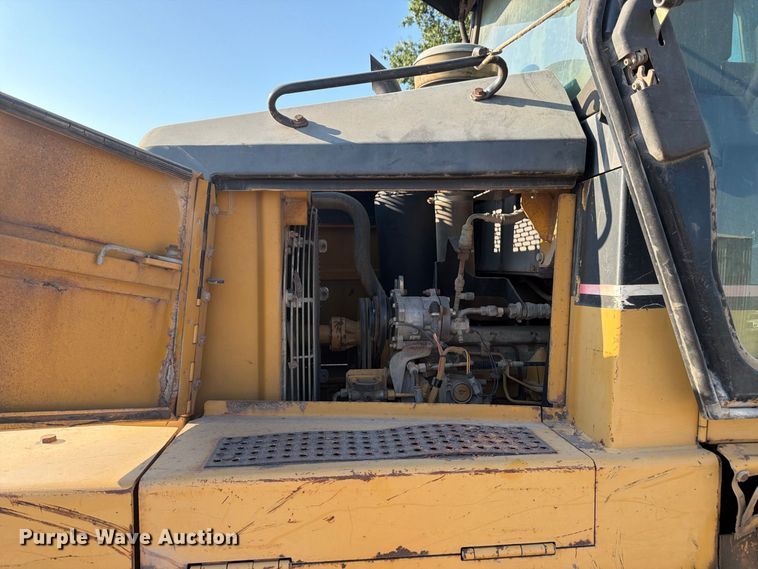 image for item FK3402 2001 Caterpillar 953C track loader