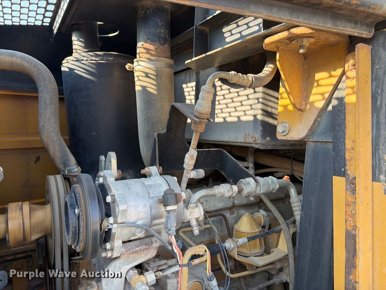 image for item FK3402 2001 Caterpillar 953C track loader