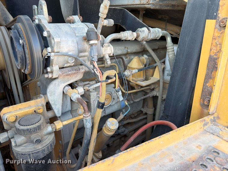 image for item FK3402 2001 Caterpillar 953C track loader